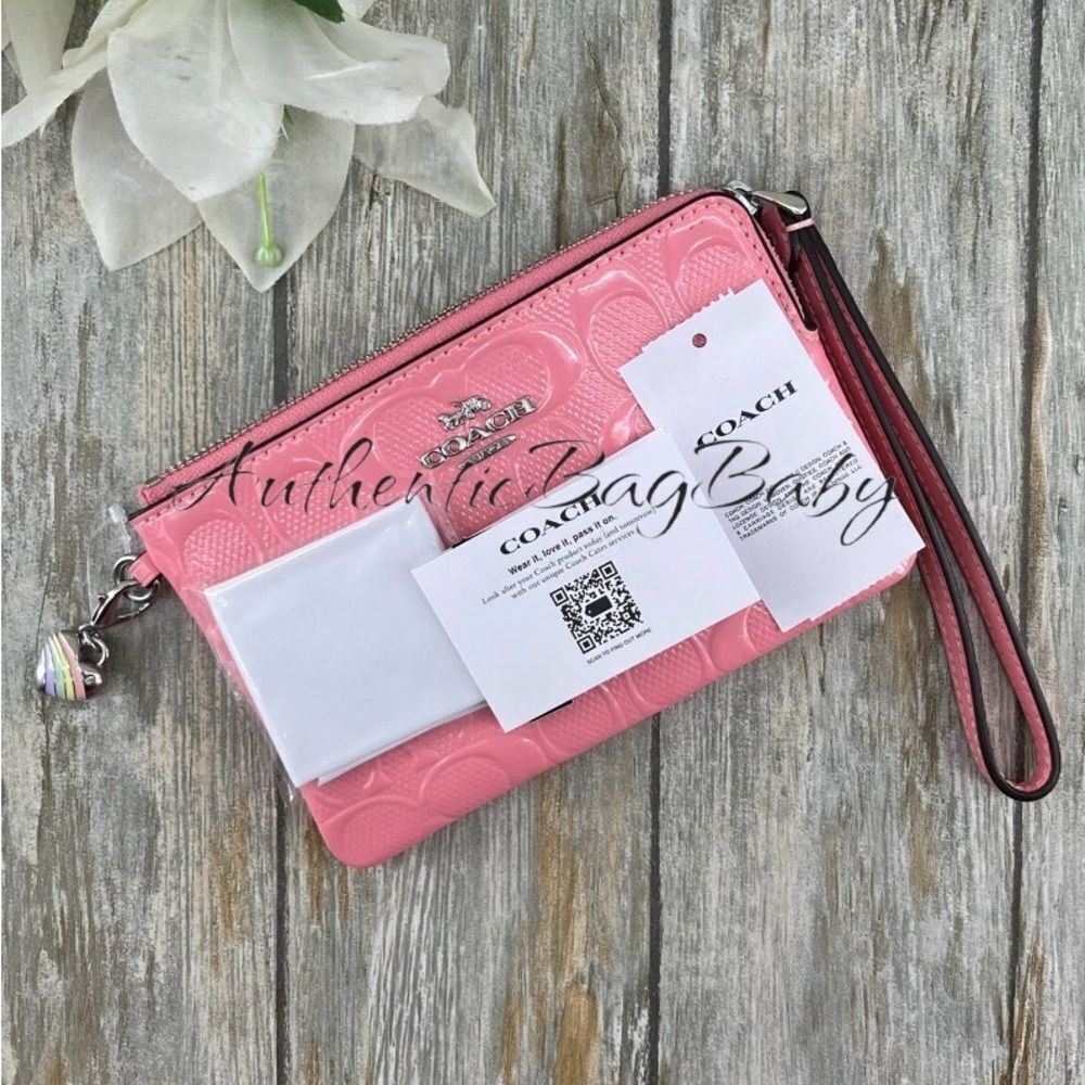 Coach Corner Zip Wristlet In Signature Leather With Heart Charm Wallet - Picture 6 of 7